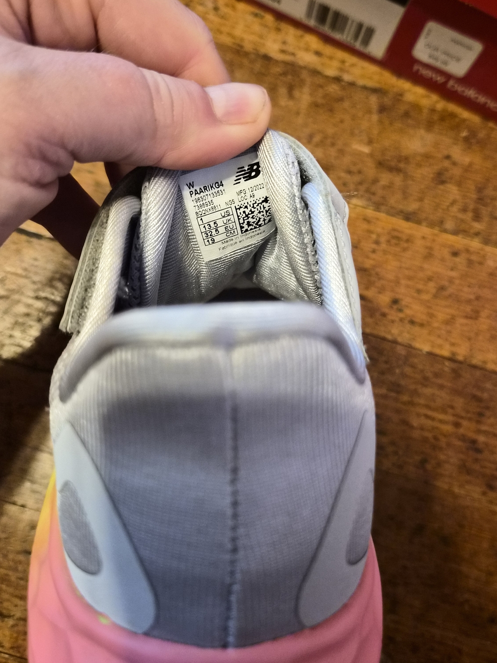 New Balance Fresh Foam Arishi v4 Kids Wide Sneakers Gray Pink Hook Loop Size 13 - Picture 6 of 7